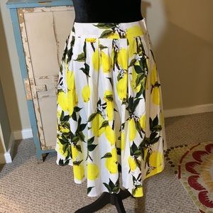 NEW Adorable Cotton Blend Lemon Pleated Skirt. Size small